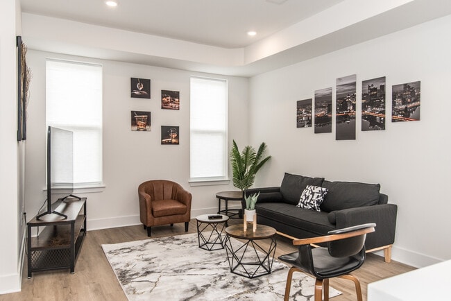 Building Photo - 2435 Master St