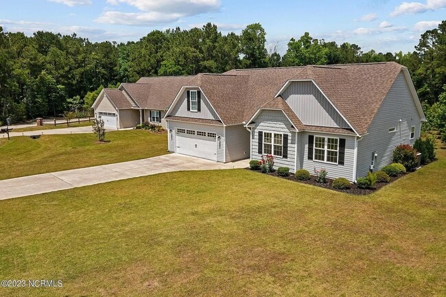 Building Photo - 102 Captains Pointe