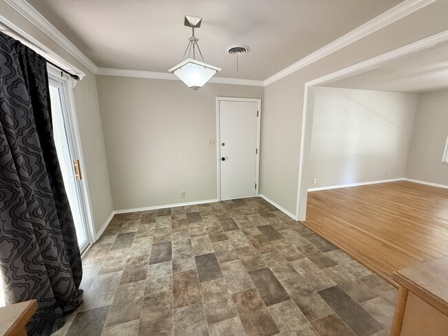 Building Photo - 207 Casalinda Cir