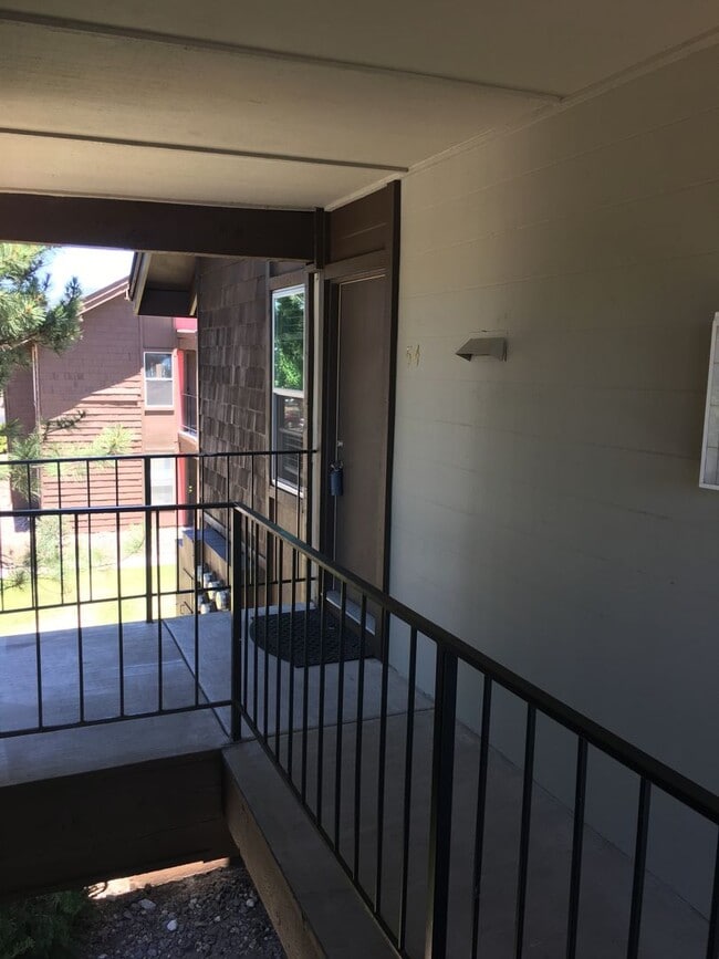 Building Photo - Super cute 2 Bed/2 Bath next to NAU! Laundry in unit!