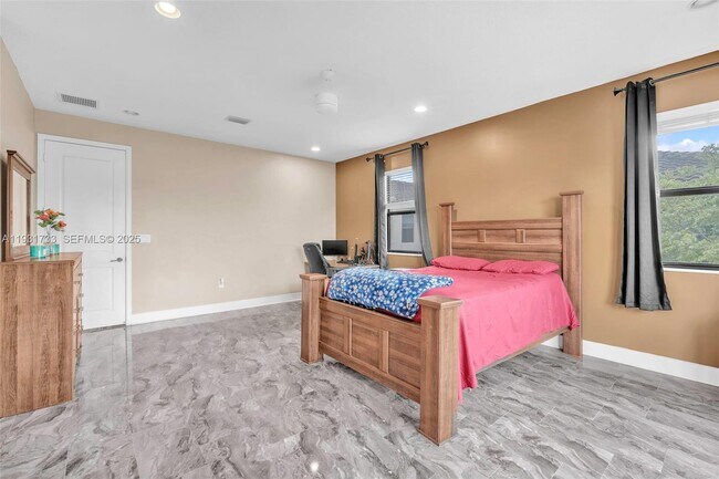 Building Photo - 9712 W 34th Ln