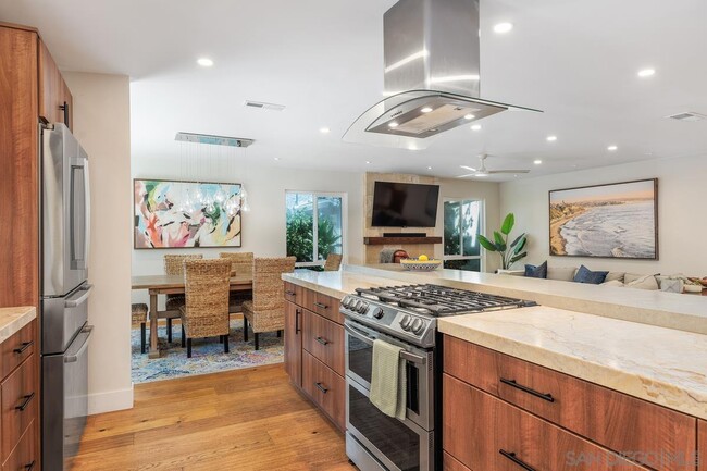 Building Photo - 655 Solana Glen Ct