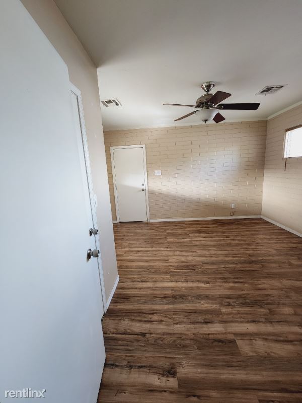 Building Photo - 4 br, 1.5 bath House - 2008 West Earll Drive