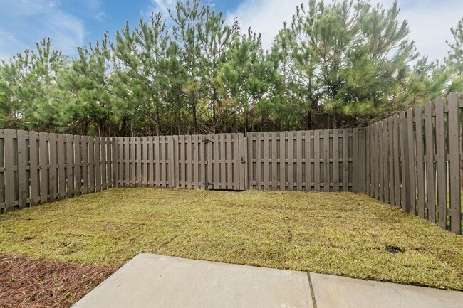 Building Photo - 950 Erika Ln