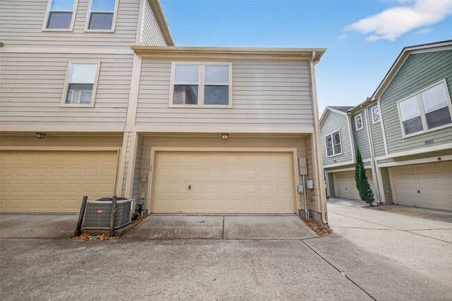 Building Photo - 1127 W 24th St