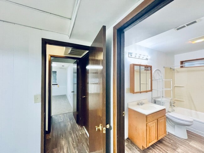 Building Photo - Tranquil House on Quiet South Delridge Street!