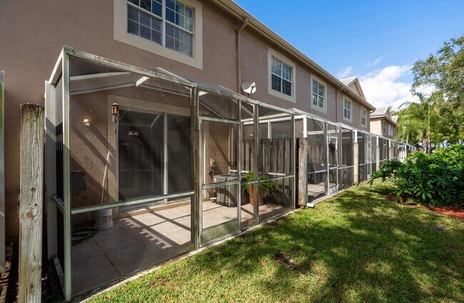 Building Photo - 1928 Madeira Dr