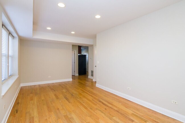 Building Photo - 6501 N Claremont Ave