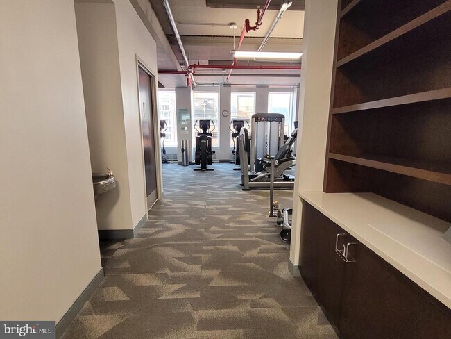 Building Photo - 135 S 19th St