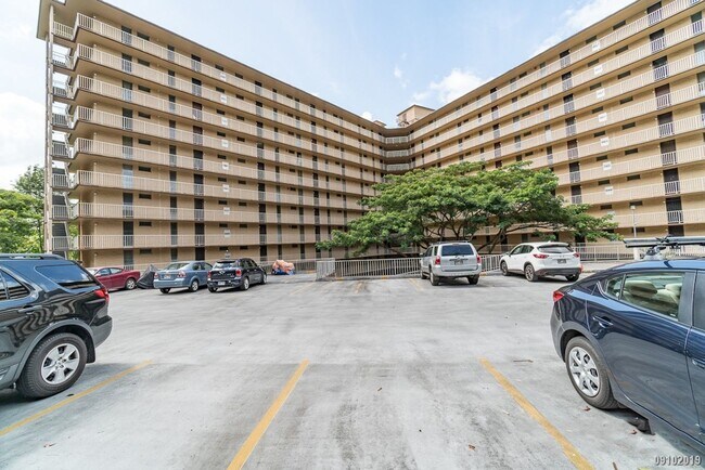 Building Photo - 3br/2ba/2pkg Condo in Waikalani Woodlands Mililani