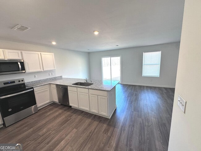 Building Photo - 536 Pemberton St