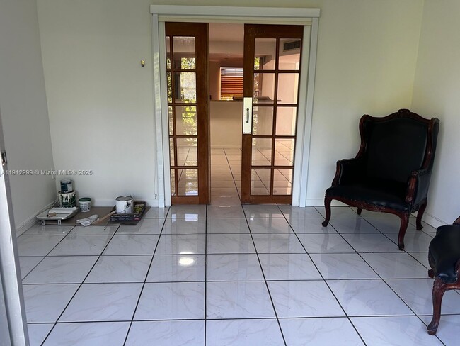 Building Photo - 1501 NE 191st St