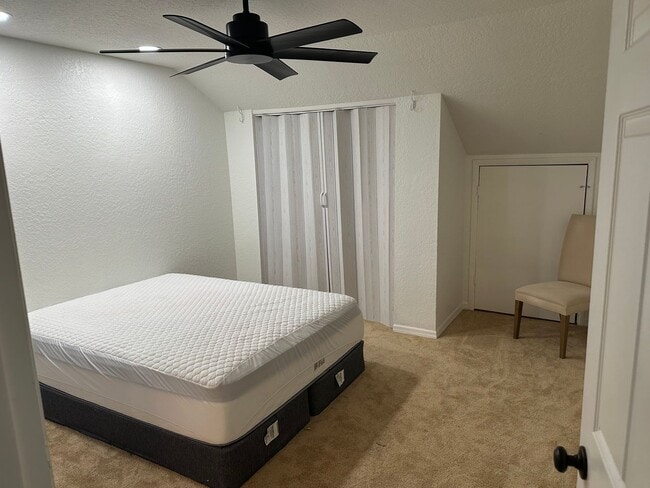 Building Photo - 4 Bedroom 3 Bathroom in Winter Haven