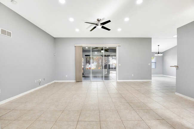 Building Photo - 11 Manderley Ln