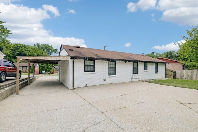 Building Photo - 124 Denise Dr