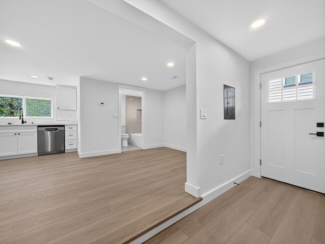 Building Photo - 13337 30th Ave NE