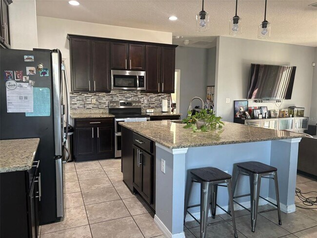 Building Photo - 1000 Vicenza St