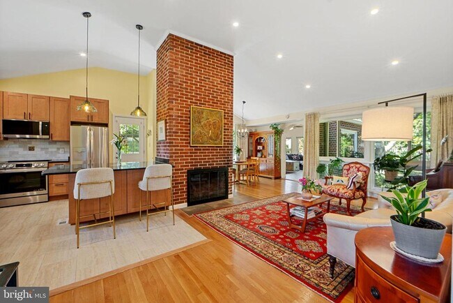 Building Photo - 5929 Avon Dr