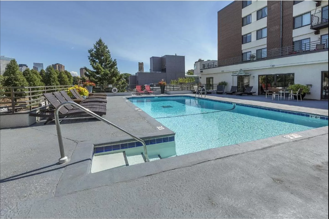 Building Photo - 1Bd/1Ba with Heated Parking, Stainless Ste...