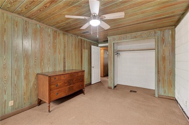 Building Photo - 1601 Walnut Ave