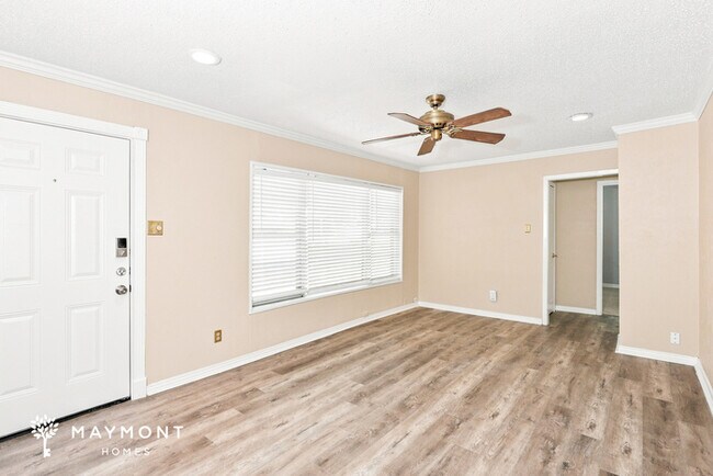 Building Photo - Inviting 3-Bedroom Irving Home