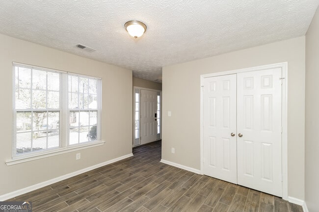 Building Photo - 1358 Ling Dr