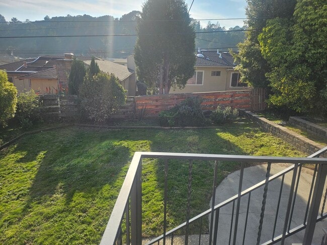 Building Photo - Millbrae Meadows 4 bed 3 bath available now