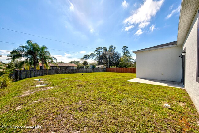 Building Photo - 906 Tolson St SE