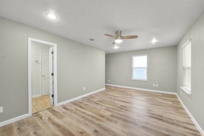 Building Photo - 10242 Bridgeland Ln