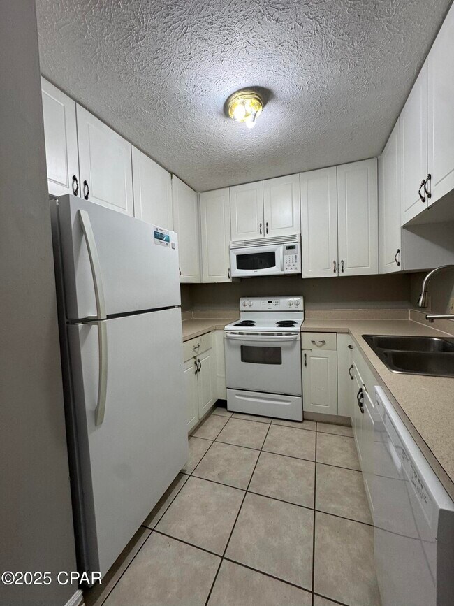 Building Photo - 2538 Johnson Dr
