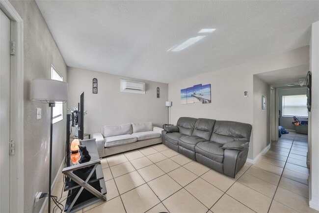 Building Photo - 11708 Balm Riverview Rd