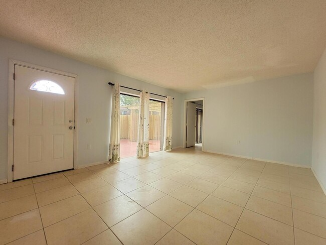 Building Photo - 1522 15th Ln