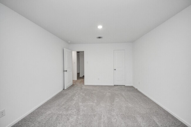 Building Photo - 3073 Fantasy Ter Dr