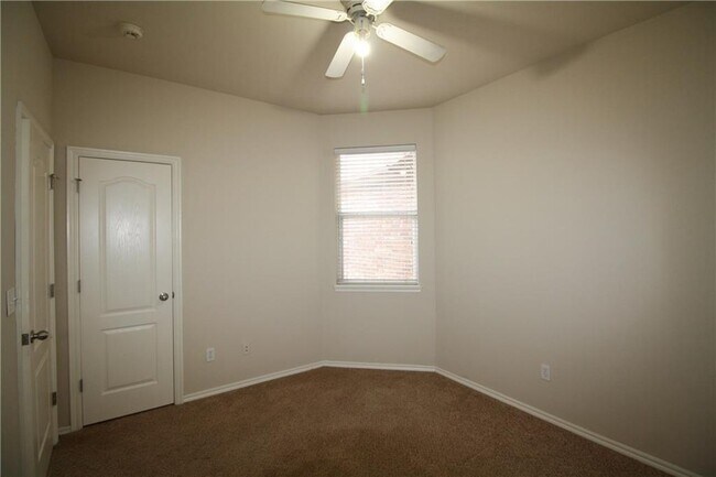 Building Photo - 756 Tuscany Way