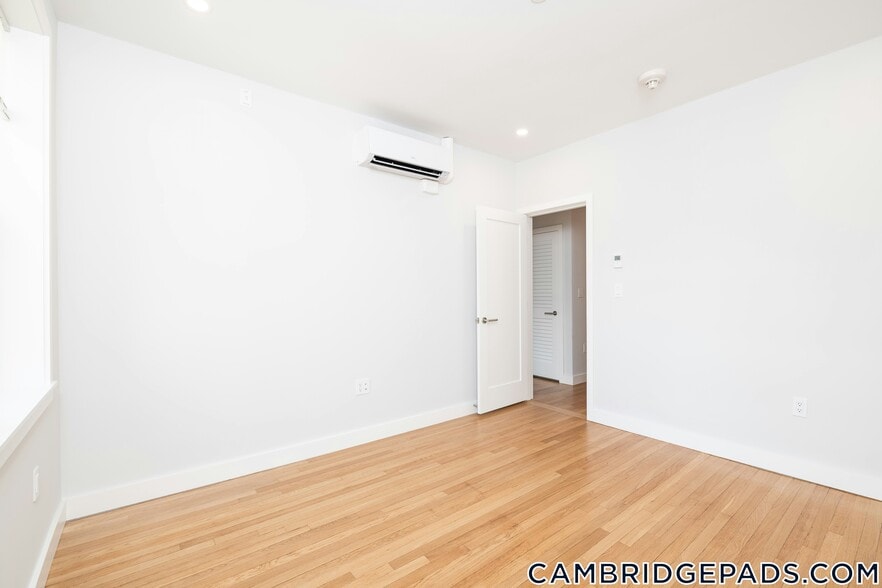 Building Photo - 17a Forest St