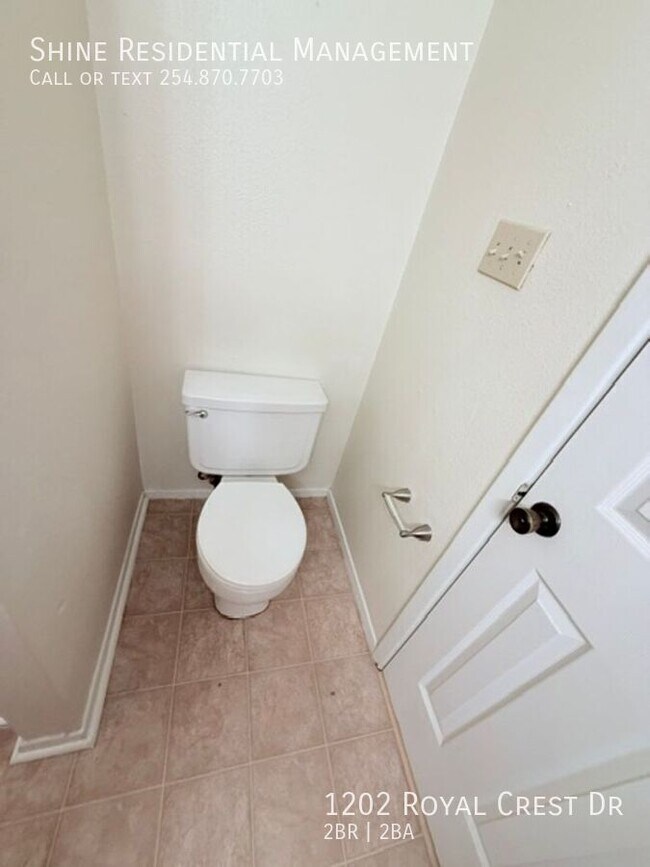 Building Photo - 1202 Royal Crest Dr