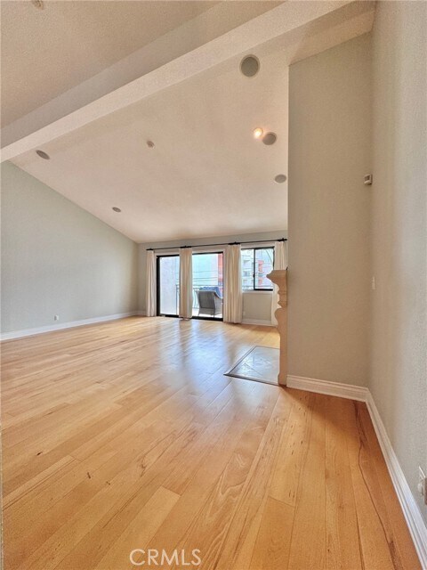 Building Photo - 1301 S Catalina Ave