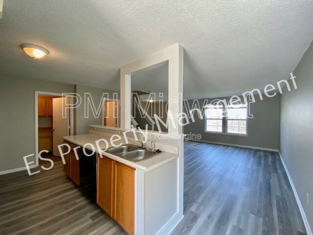 Building Photo - 10902 Glenayr Dr