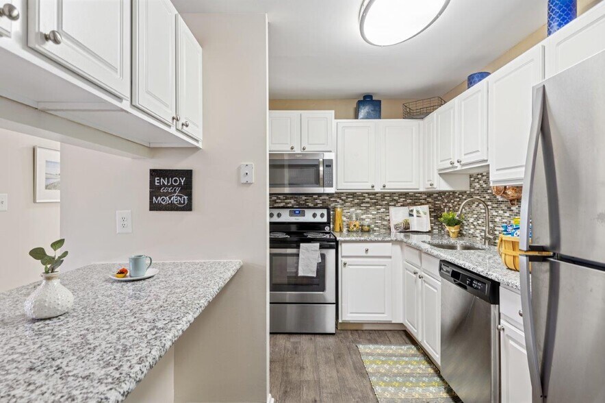 Building Photo - Silver Spring Station Apartment Homes
