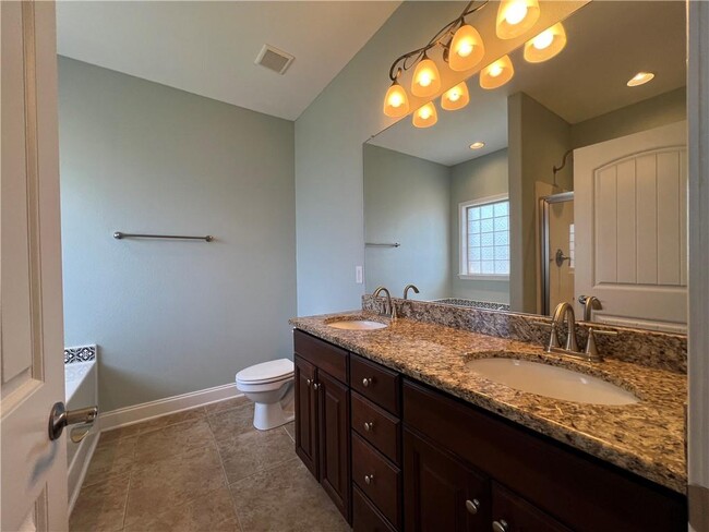 Building Photo - 9923 Summer Woods Cir N
