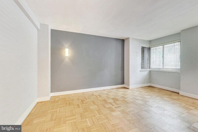 Building Photo - 1010 25th St NW