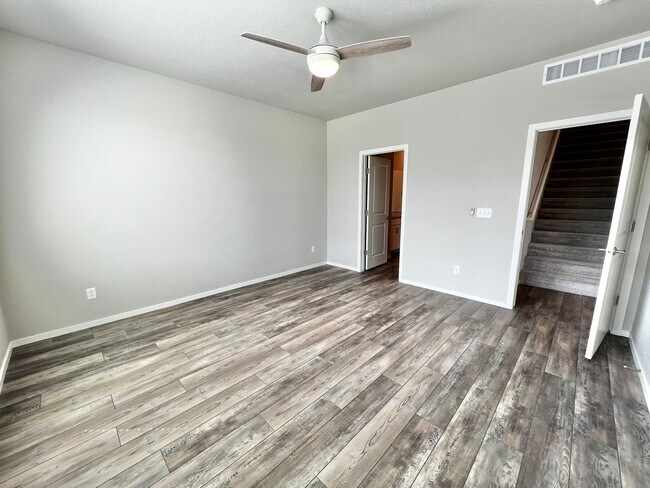 Building Photo - Beautiful 3 Bed 2.5 Bath House in Timnath!