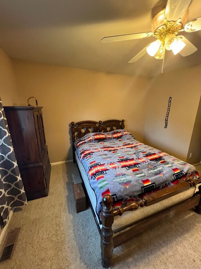 Building Photo - Adorable Westend Town Home