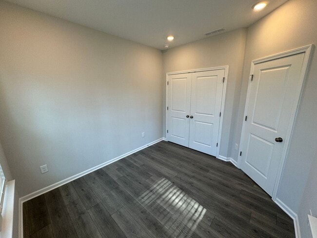 Building Photo - LIKE-NEW 4 Bed/4 Bath in N. Raleigh!