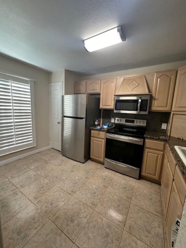 Building Photo - 210 E Del Mar Blvd