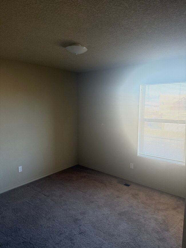 Building Photo - 859 Mesa Del Rio St NW