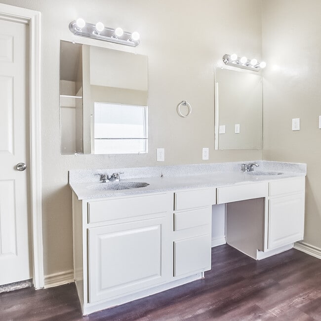 Building Photo - 8040 Texridge Dr