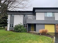 Building Photo - 3 Bedroom Condo for Rent - Hood River