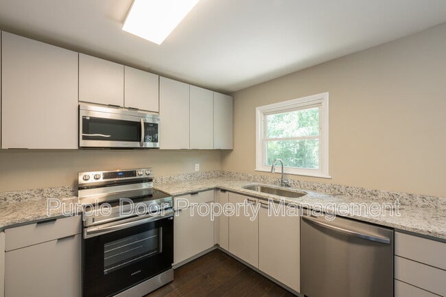 Building Photo - 2369 Brenda Dr SE