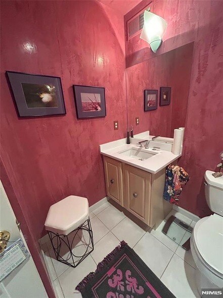 Building Photo - 302 Grand Ridge Dr